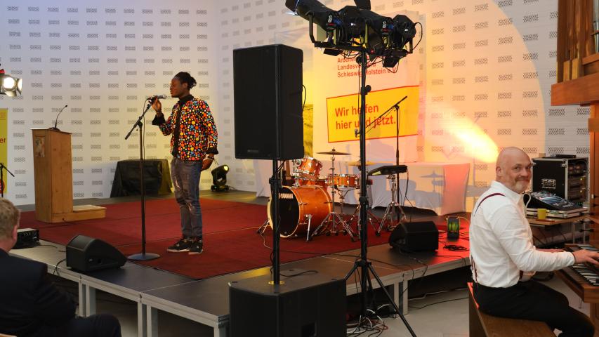 Wann wird's mal wieder richtig Sommer... - Die beiden Künstler vereint in einer spannenden Frage